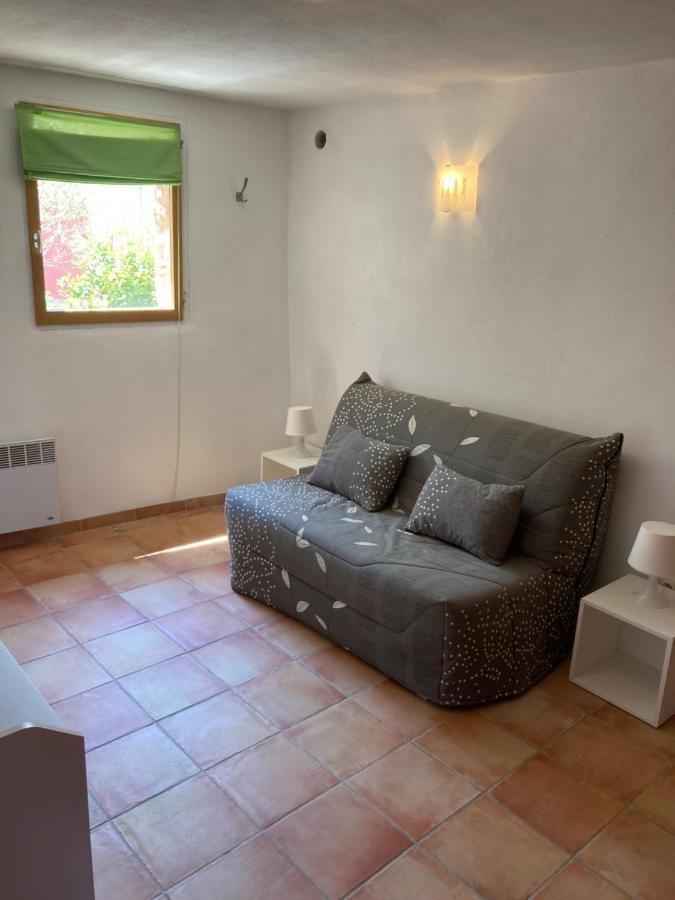 A L'Ombre Du Gros Chene Villa Sainte-Anastasie-sur-Issole ภายนอก รูปภาพ